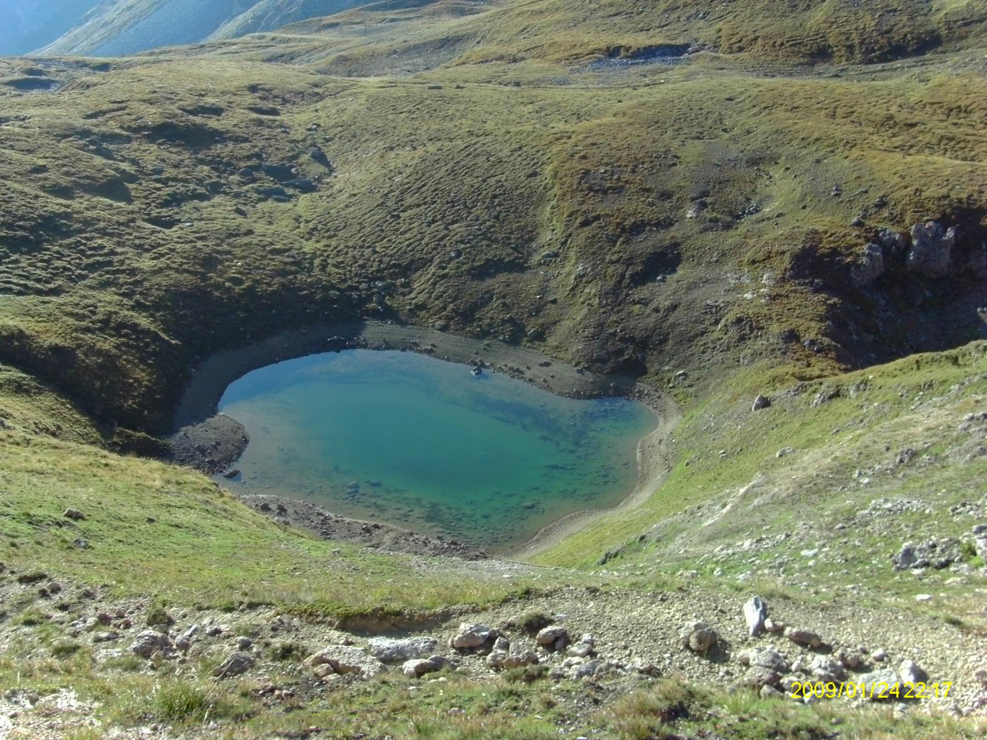 petit lac en redescendant sur Tignes