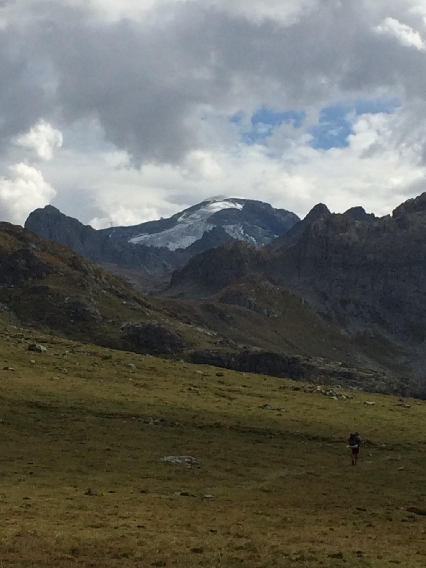 Le mec qui marche tout seul... eh ben c'est moi !